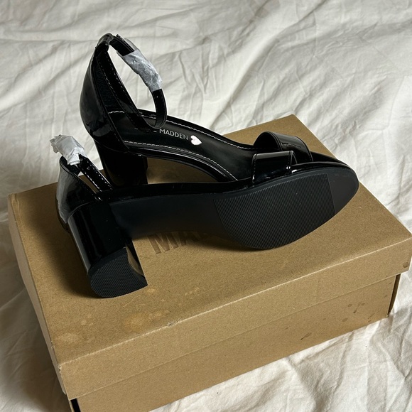 Steve Madden Lids Patent Black Heel - Picture 4 of 6